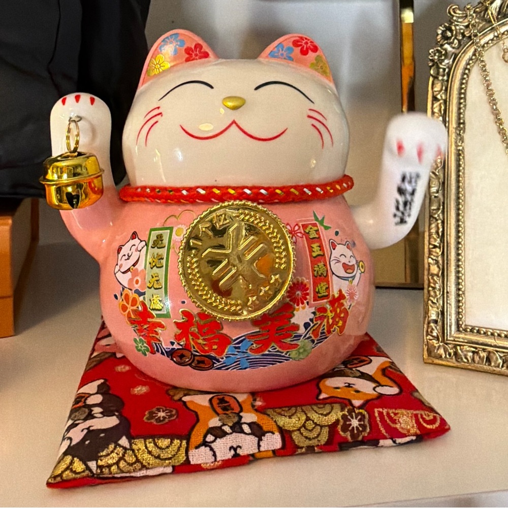 Pink Maneki Neko Lucky Cat Figurine with Gold Coin